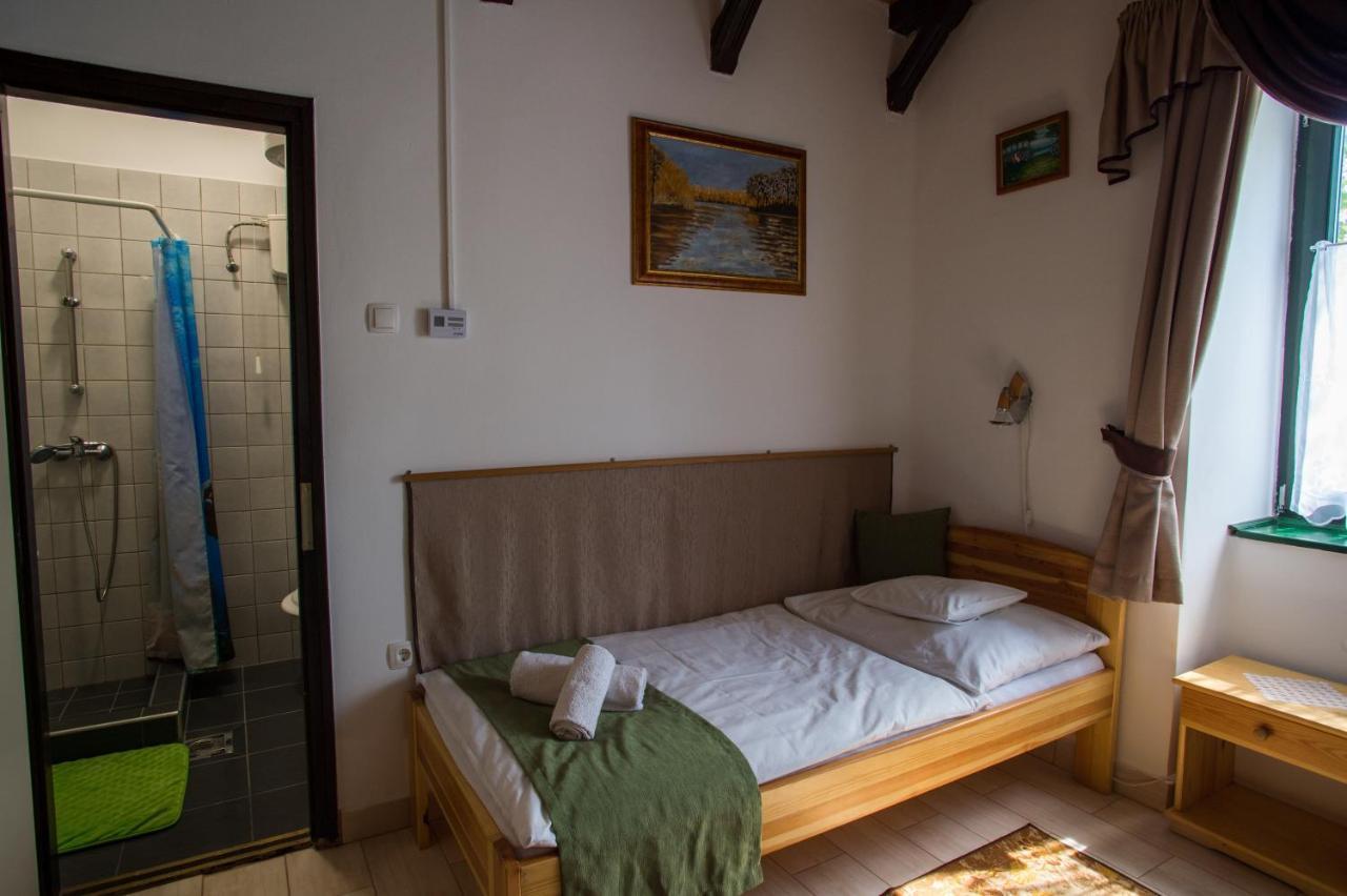 Piros Ponty Panzio Bed and Breakfast Poroszló Εξωτερικό φωτογραφία