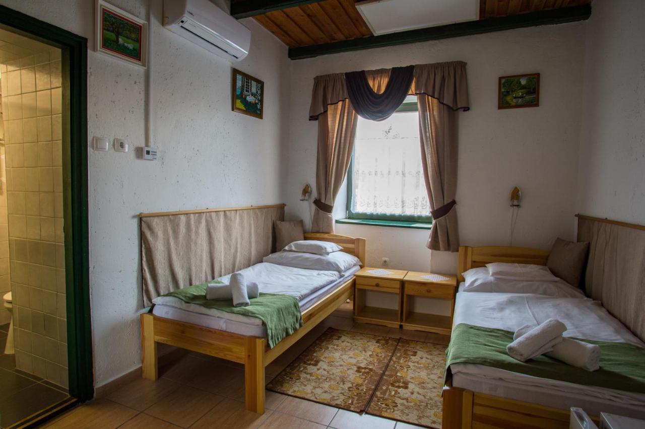 Piros Ponty Panzio Bed and Breakfast Poroszló Εξωτερικό φωτογραφία