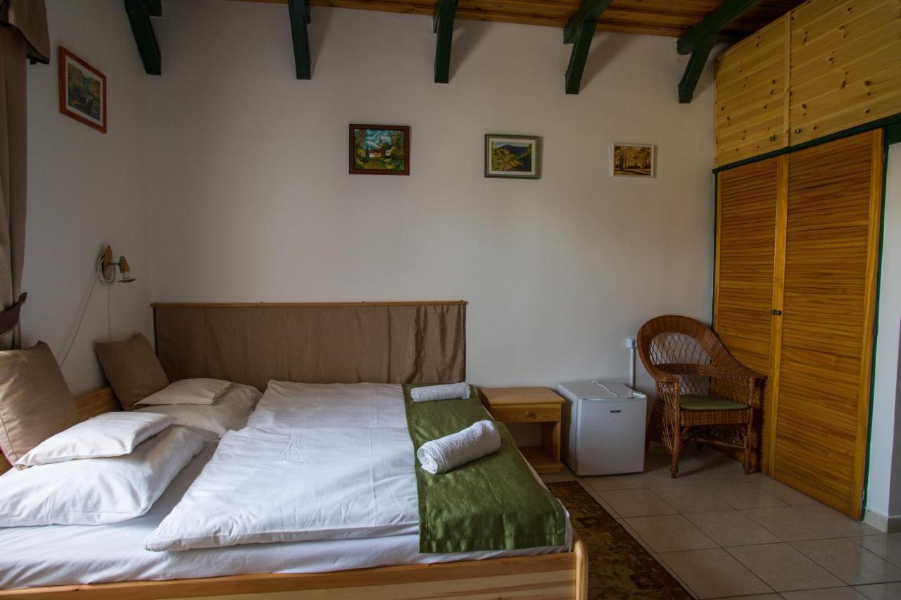 Piros Ponty Panzio Bed and Breakfast Poroszló Εξωτερικό φωτογραφία