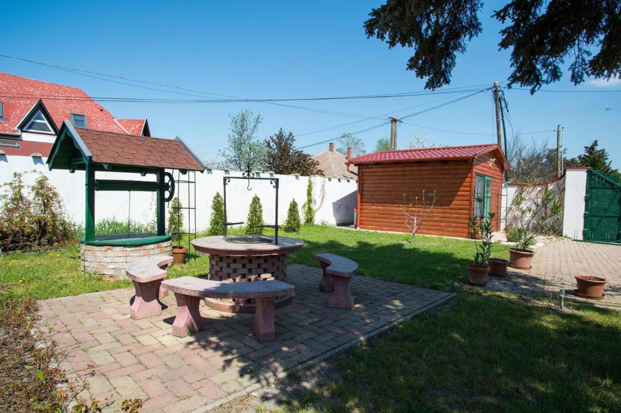 Piros Ponty Panzio Bed and Breakfast Poroszló Εξωτερικό φωτογραφία